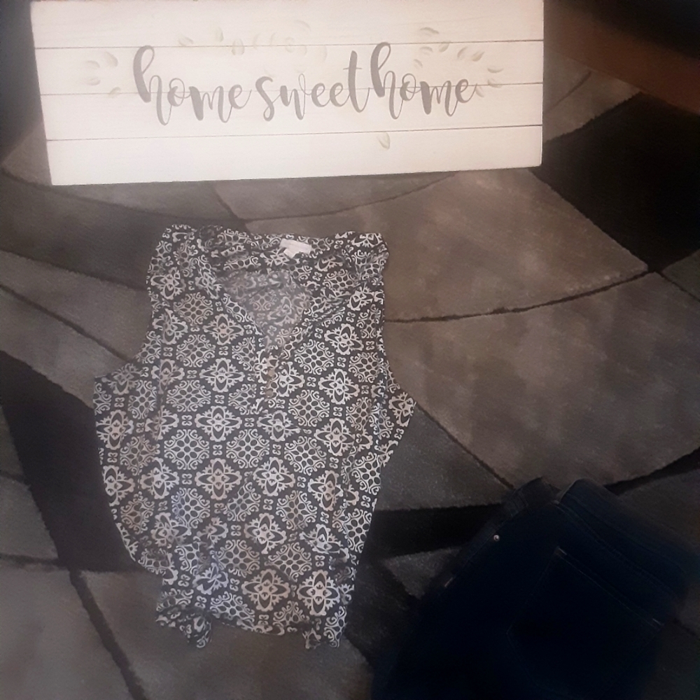 Womens Black and white Sleeveless Blouse